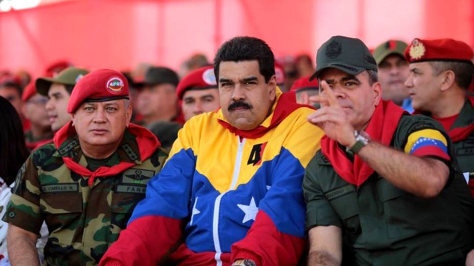 ¡Revuelta chavista! Padrino López revocó nombramientos militares de Maduro
