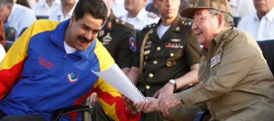 Maduro busca más poder legal en Venezuela para sellar nuevos negocios petroleros