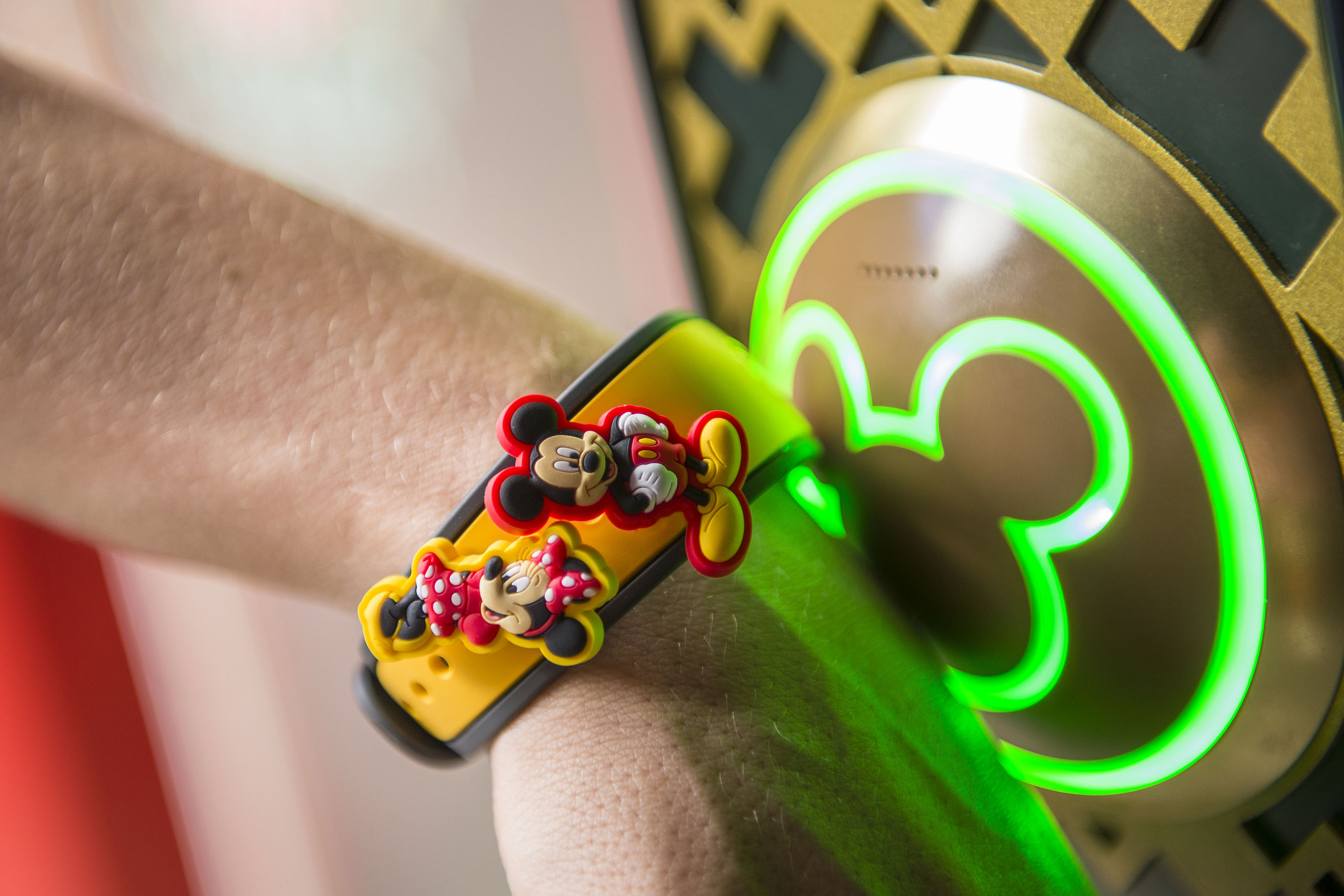 Policía confirmó que fue una falsa información robo del brazalete de “Disney MagicBand”