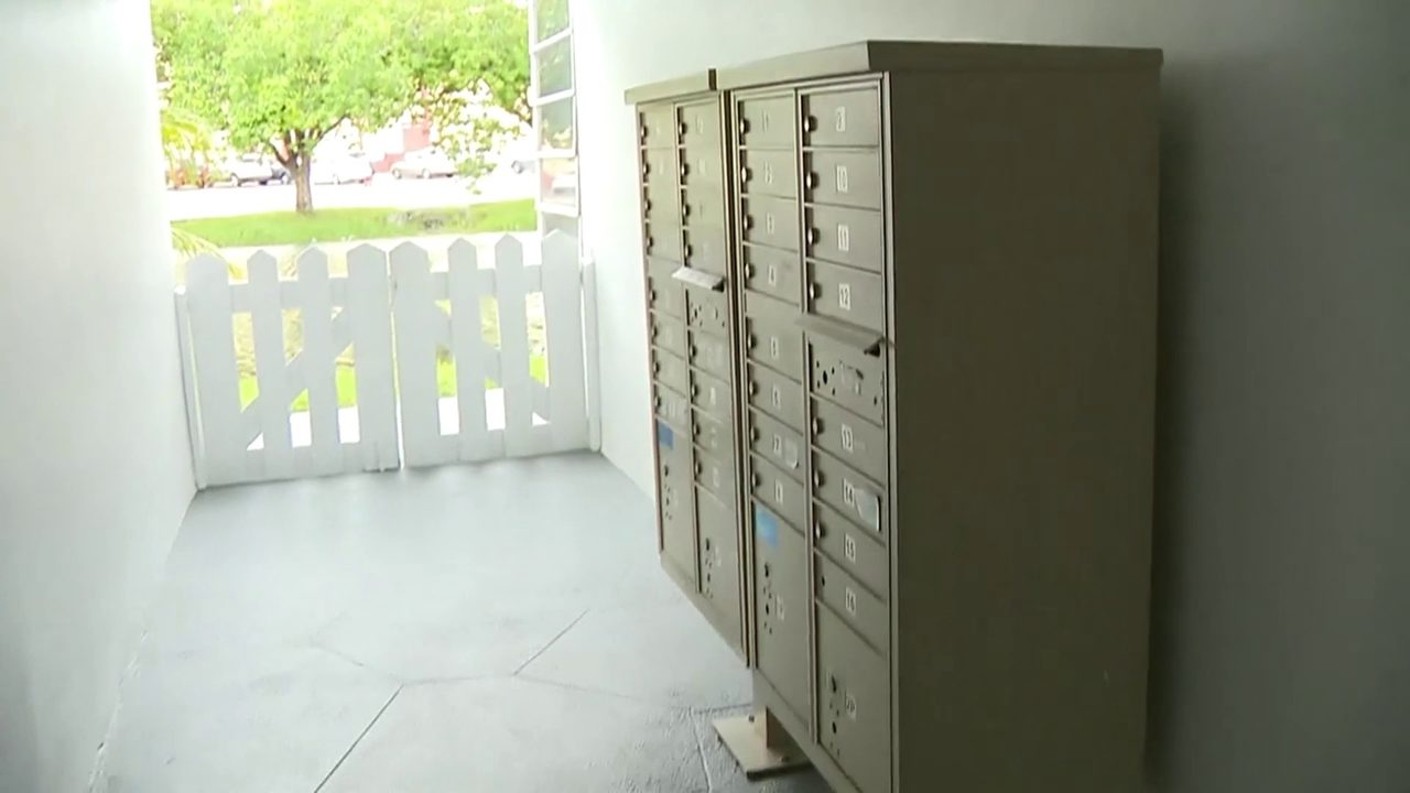 Roban llaves maestras de repartidor postal en Lauderhill, Florida
