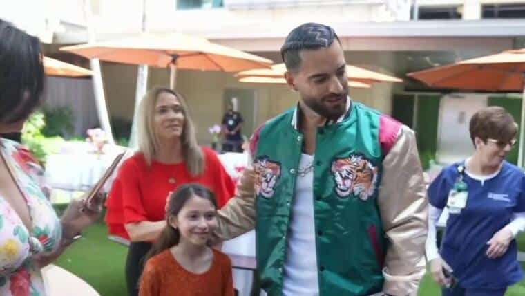 Maluma sorprende a pacientes con cáncer en hospital de Kendall