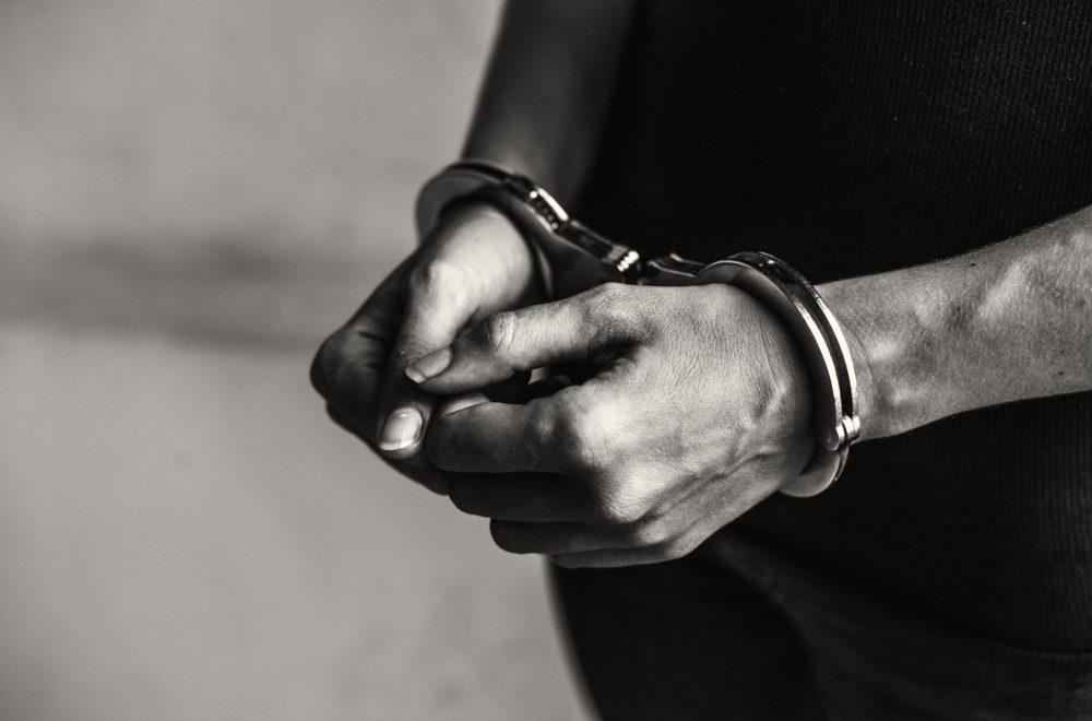 Arrestan a madre en Miami por segunda vez: sus hijas tenían mal olor y una fue abusada sexualmente