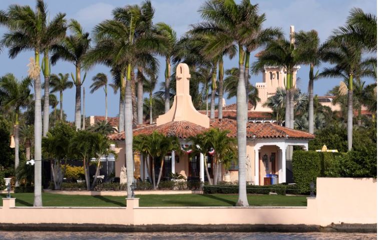 Trump organiza recaudación de fondos para candidata de Florida en Mar-a-Lago