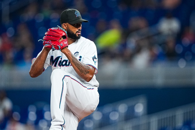 Sandy Alcántara  estuvo intratable por Miami Marlins