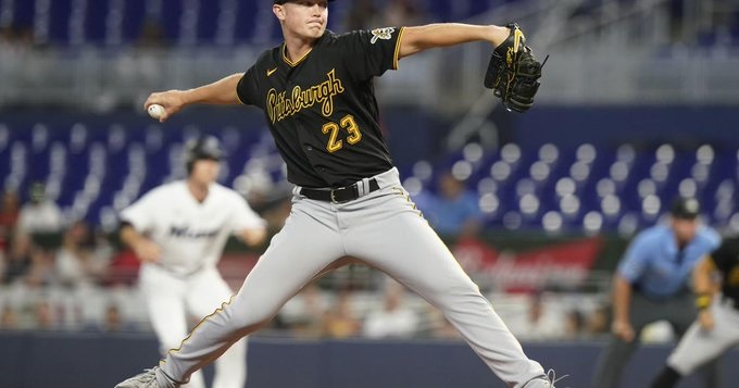 Mitch Keller  maniató a la toletería de Miami Marlins