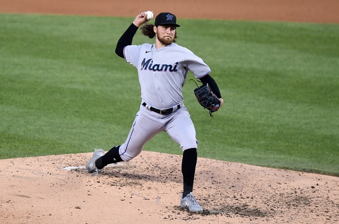 Miami Marlins tuvo que hacer modificaciones para el segundo duelo ante New York Mets