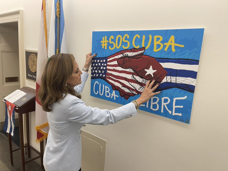 María Elvira Salazar mantiene su lucha con el pueblo de Cuba