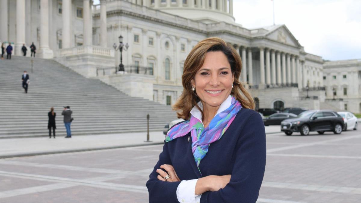 Congresista presenta plan migratorio “intermedio” para indocumentados