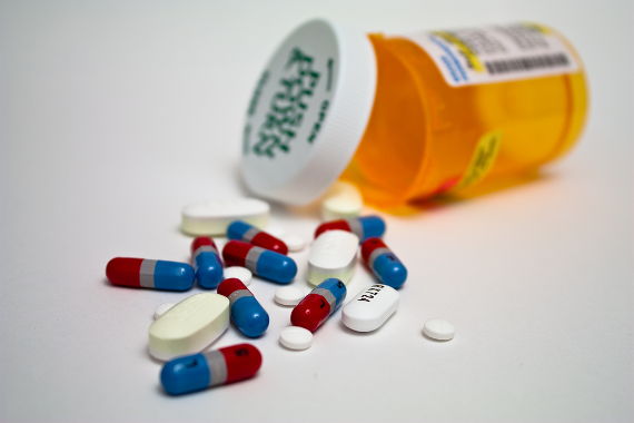 Gobernador de Florida toma medidas para reducir precio de medicamentos recetados