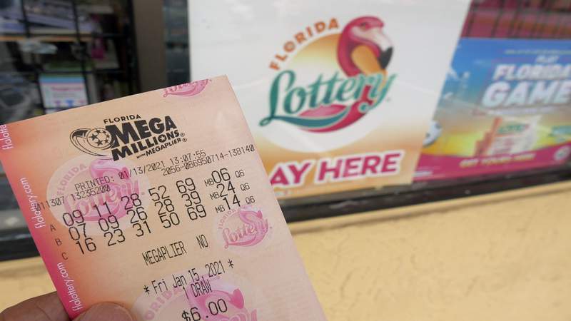 Mujer gana con dos boletos de Mega Millions $2 millones en Palm Beach
