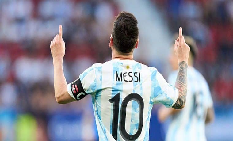 Fanáticos celebran con la abuela de Messi clasificación a la final del Mundial