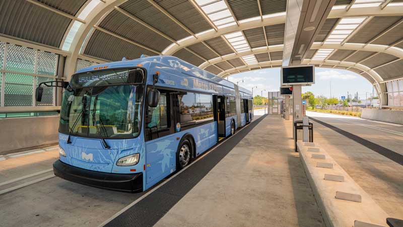 Miami-Dade lanza su primer sistema eléctrico de autobuses rápidos