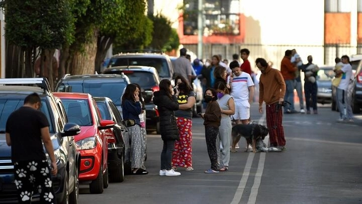 Activan alerta de tsunami tras fuerte terremoto en México