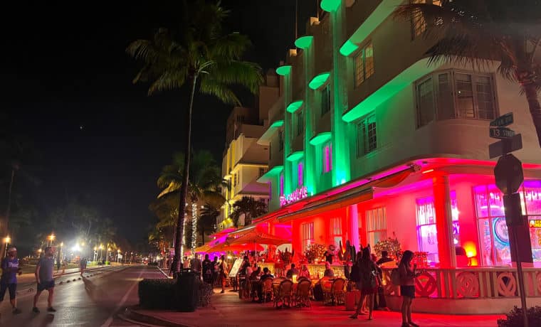 Miami Beach aprueba ley que reducirá horario de venta de alcohol
