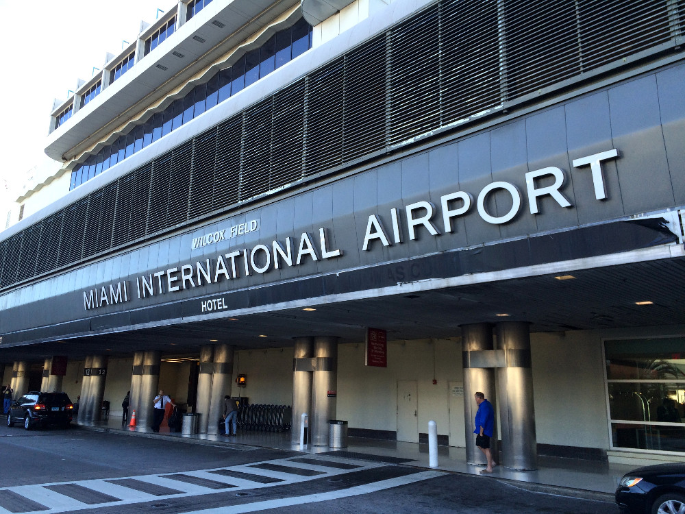 ¡Alerta! Choferes sin permisos laboran en el Aeropuerto de Miami