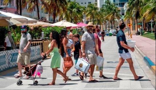 Policía de Miami Beach multará con $50 a personas que se nieguen a usar mascarilla