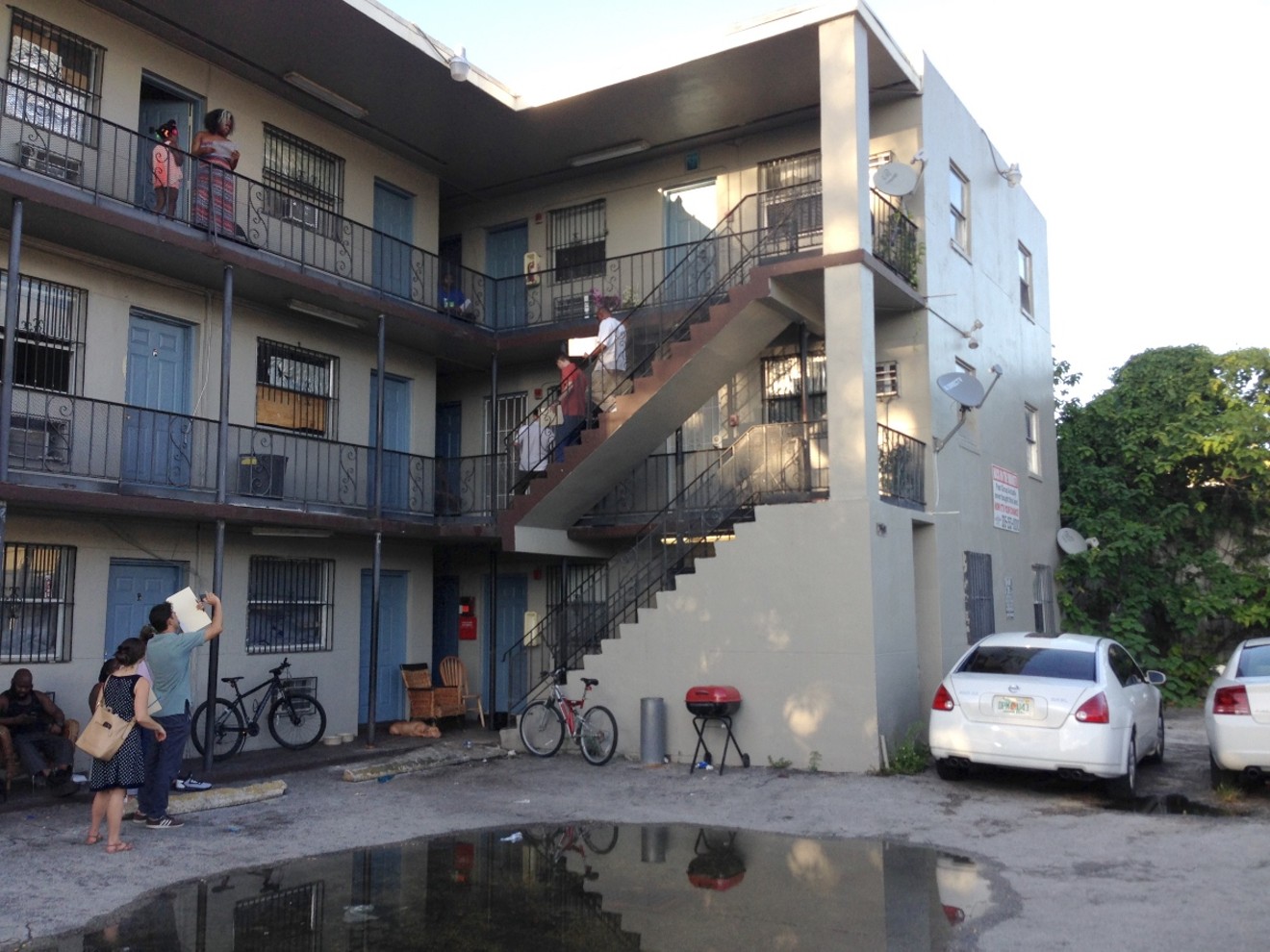 Defensores temen que no se inspeccionen edificios más antiguos de baja escala en Miami-Dade