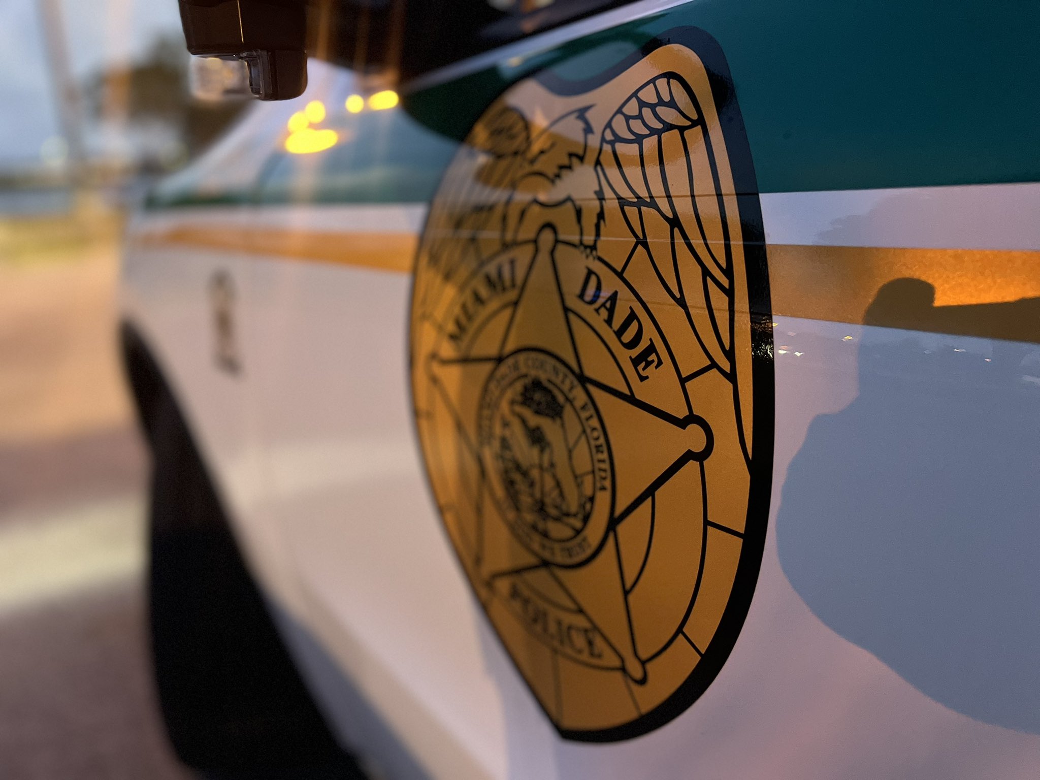 Cuatro adolescentes son baleados a la entrada de un condominio de Miami-Dade