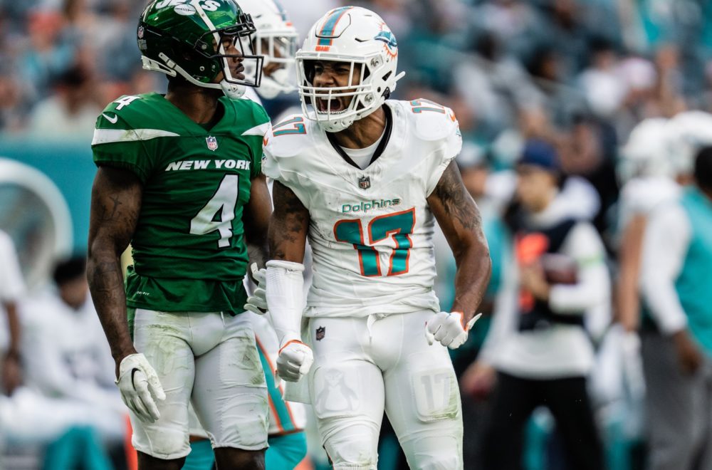 Miami Dolphins blanquea a los Jets con actuación magistral de Mostert y Tagovailoa