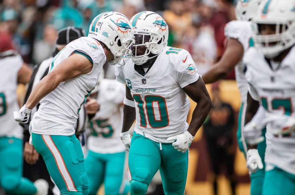 Miami Dolphins vence a Commanders con 2 touchdowns de Tyreek Hill