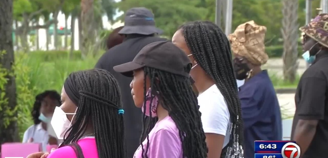 Líderes comunitarios se reúnen en Miami Gardens exigiendo el fin de la violencia armada