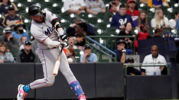 Miami Marlins le complicó las aspiraciones de clasificar a la postemporada a Milwaukee Brewers