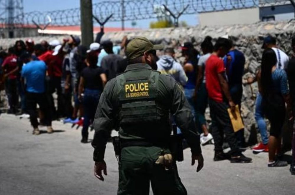EE.UU aceptará peticiones de asilo de migrantes que ya están en México