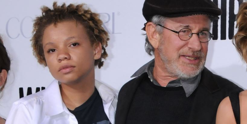 Detuvieron por violencia doméstica a Mikaela, hija de Steven Spielberg aspirante a actriz porno