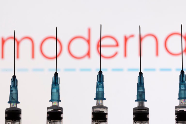 Moderna espera ‘caída sustancial’ en la eficacia de las vacunas frente a Ómicron