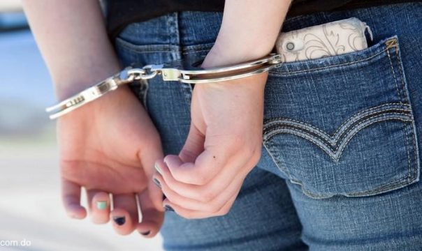 Florida: Detenida por amenazar con un cuchillo a su exesposo