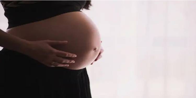 Estudio advierte sobre sustancias químicas peligrosas para mujeres embarazadas