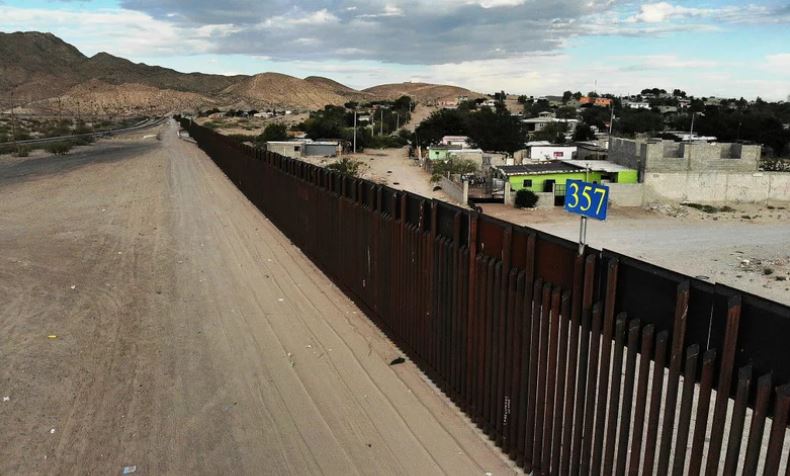 La insólita razón por la que Trump pintará el muro fronterizo de negro