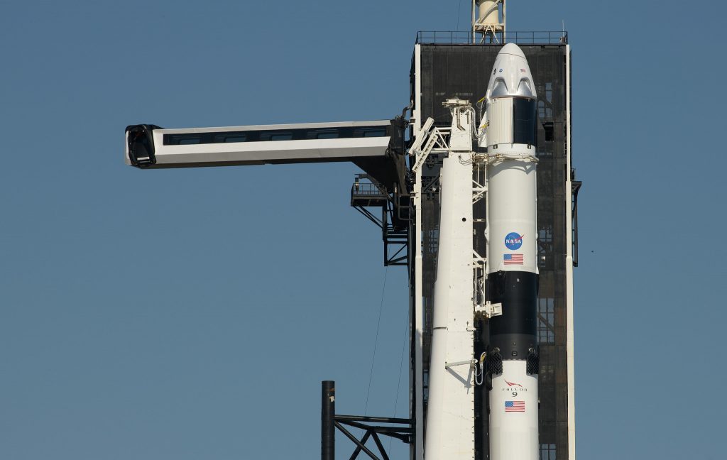 Mal tiempo  amenaza con retrasar el primer lanzamiento de astronautas de SpaceX