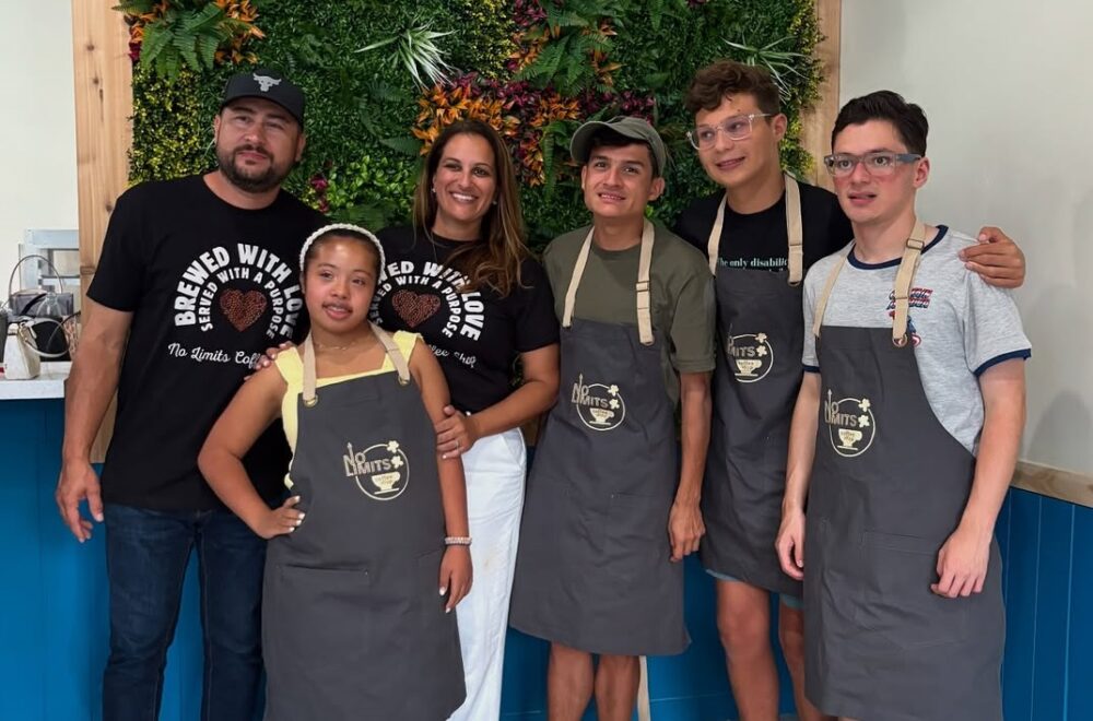 Nueva cafetería en Kendall es atendida por personas con necesidades especiales