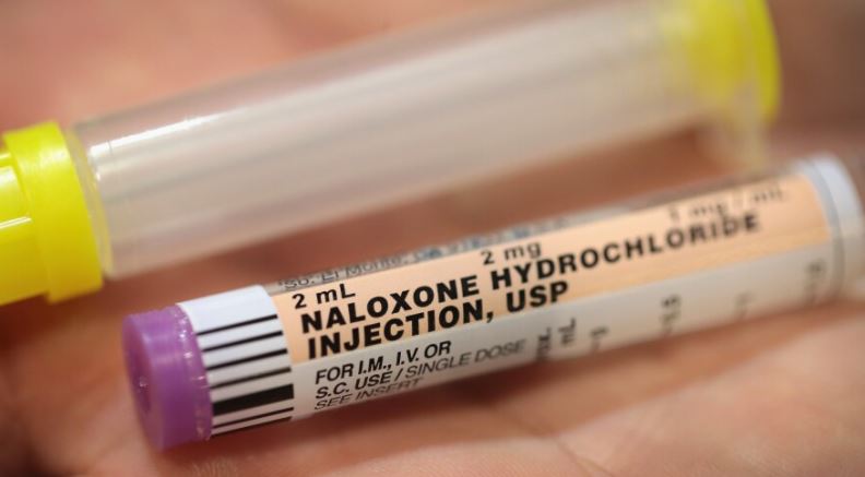 Florida permitirá usar en escuelas medicamento para contrarrestar sobredosis de opioides
