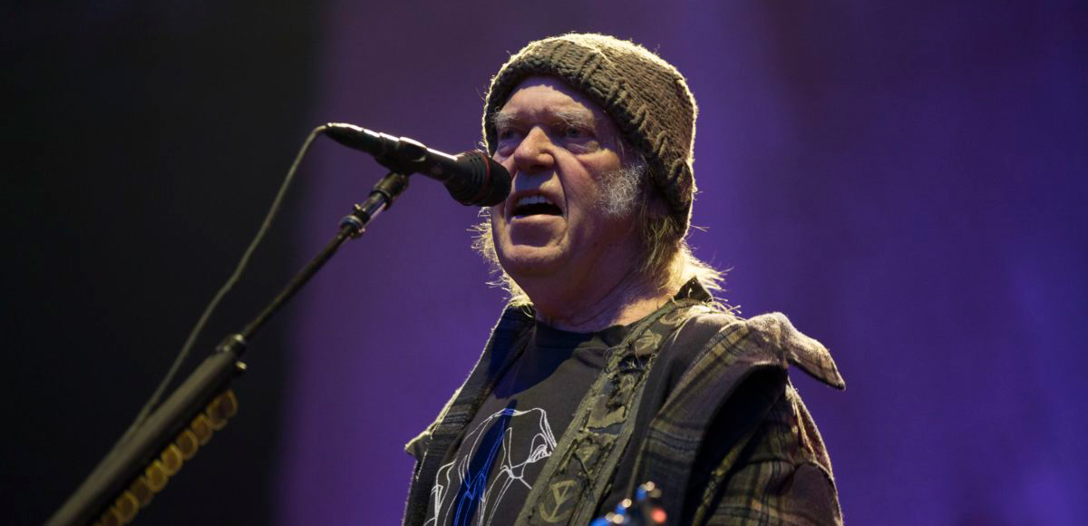 Neil Young se opone al uso de su música en evento Trump Mount Rushmore