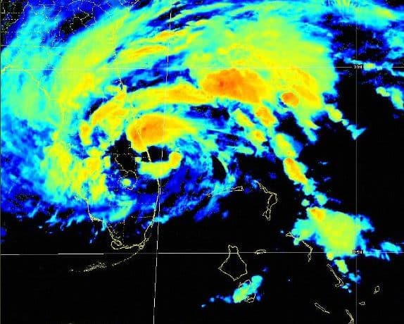 Video muestra inundaciones causadas por Nicole en Florida