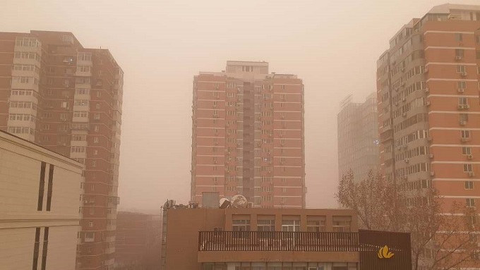 Tormenta de niebla amarilla invadió a Pekin