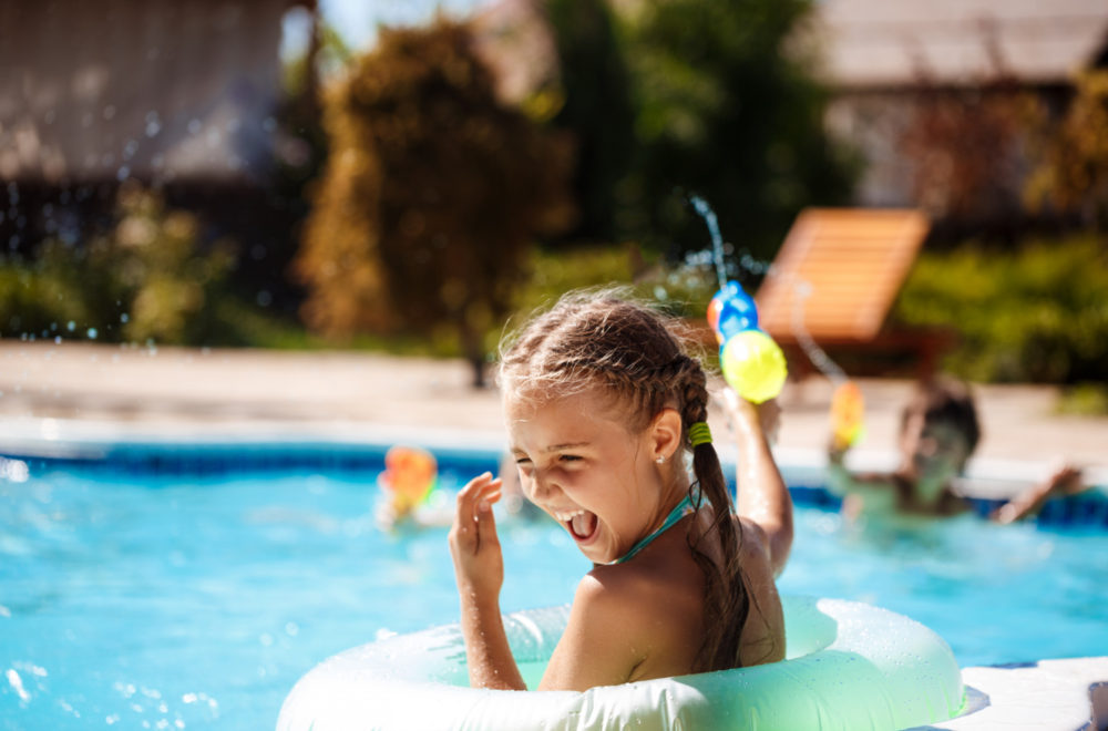 Consejos para que su niño tenga una fiesta en la piscina con seguridad