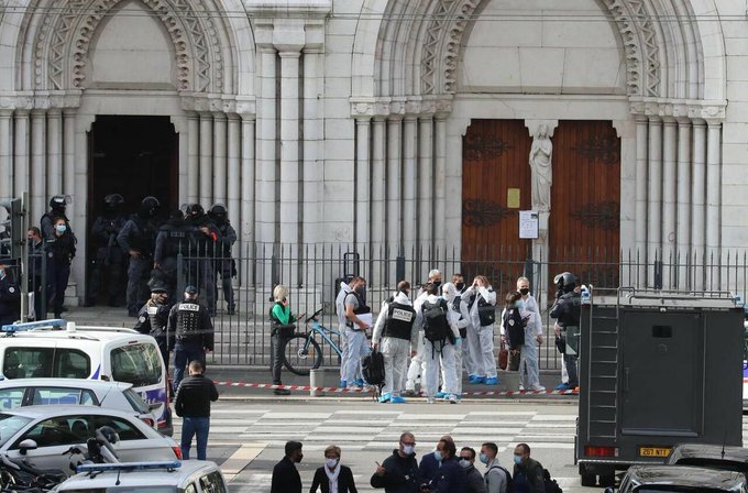 Atentado terrorista dejó tres muertos y varios heridos en una iglesia de Niza (Video)