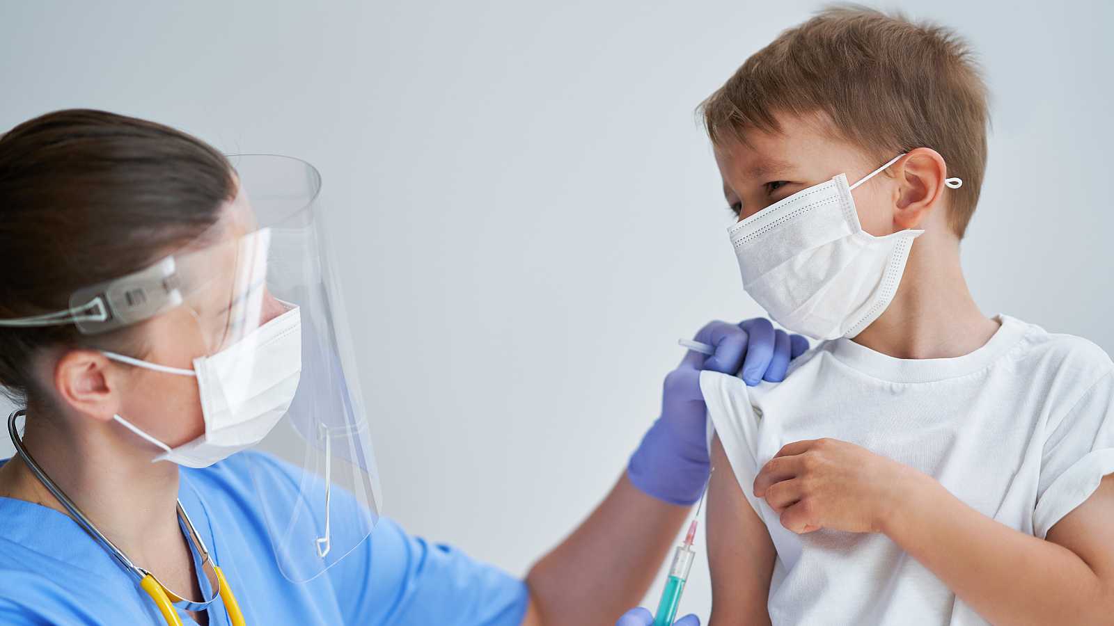 Eficacia de vacuna Pfizer en niños de 5 y 11 años se conocerá en verano