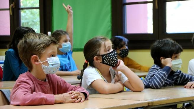 Florida se reunirá para discutir sanciones contra distritos escolares por uso de máscaras