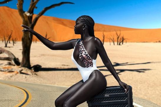 Ella es Nyakim Gatwech: la modelo sudanesa con la piel más oscura del mundo