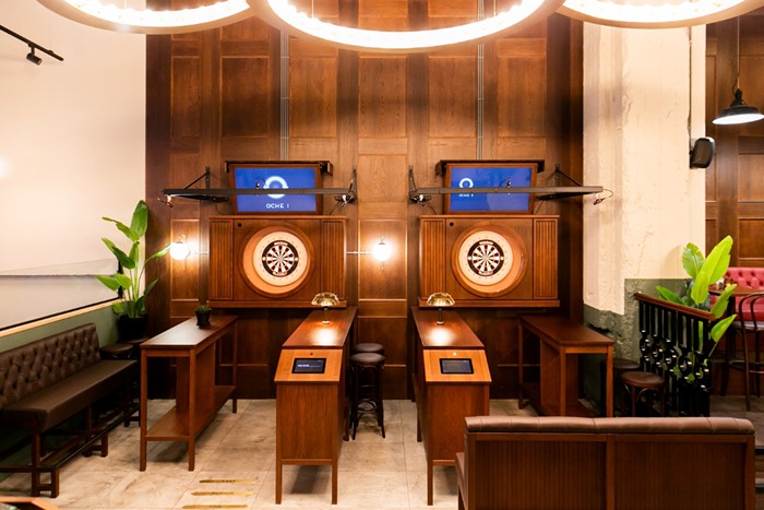 ¡Ya abrió! Oche Miami Beach: El lugar para comer y disfrutar una partida de dardos