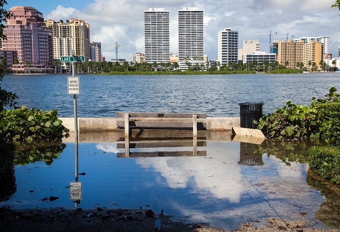 Fuerte oleaje podría ocasionar inundaciones en calles de Miami