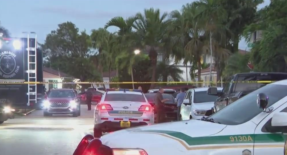Exagente de Miami se atrinchera tras disparar a exnovio: Así culminó la épica operación