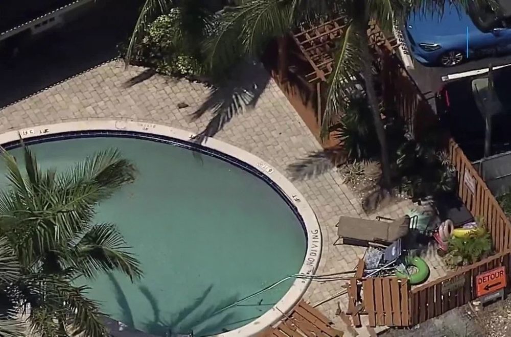 Mujer perdió el control de su auto y cayó en piscina de Fort Lauderdale