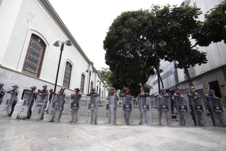 Régimen venezolano toma a la fuerza sede de la Asamblea Nacional