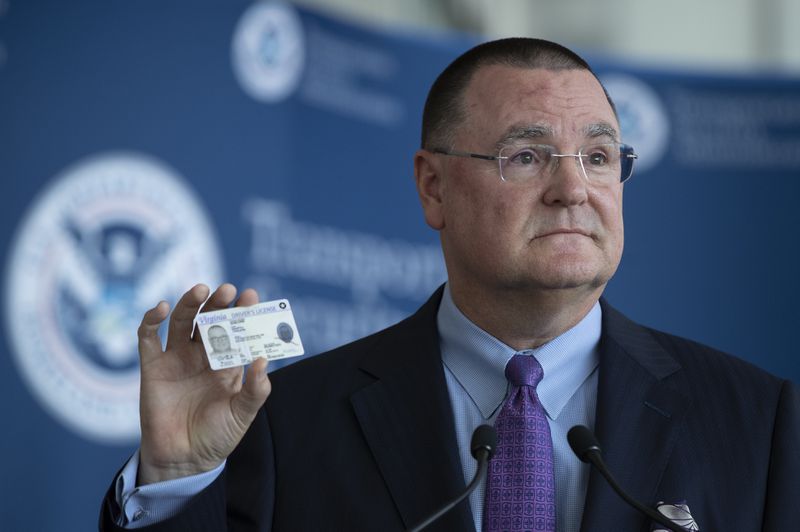 Nueva ley de la TSA requerirá un documento “real” para poder viajar dentro de EEUU
