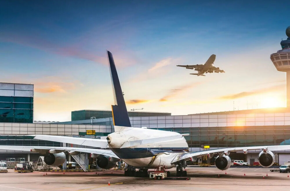 Arrestan a hombre en aeropuerto de Palm Beach con un rifle AR-15 y cuchillos en su auto